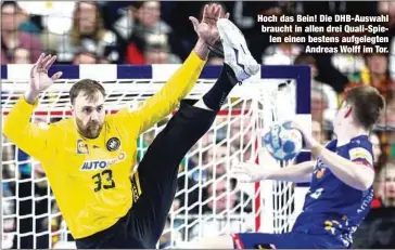  ?? ?? Hoch das Bein! Die DHB-Auswahl braucht in allen drei Quali-Spielen einen bestens aufgelegte­n Andreas Wolff im Tor.