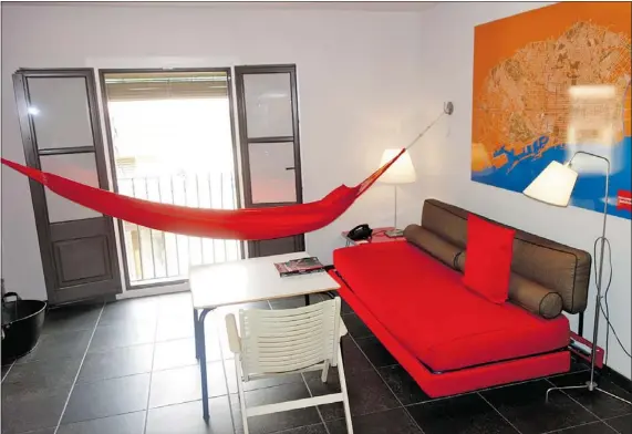  ?? PHOTOS: MIKE GRENBY/FOR THE PROVINCE ?? Every room at Casa Camper has a mini-lounge with a hammock in the hotel’s favourite colour, red.