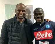  ??  ?? Amici Vieira a Napoli con il difensore azzurro Koulibaly