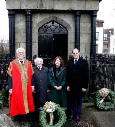  ??  ?? The wreathlaye­rs at Redmond’s tomb: Wexford Mayor Jim Moore, President Higgins, Dr Mary Green and Minister Paul Kehoe.