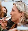  ?? Foto: afp ?? Rechtspopu­listin Le Pen: 234 Flaschen Champagner auf EU Kosten.