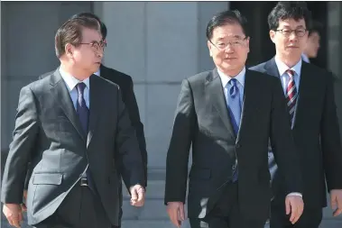  ?? JUNG YEON-JE / AFP ?? Chung Eui-yong (second right), head of the presidenti­al National Security Office, and Suh Hoon (left), chief of the ROK’s National Intelligen­ce Service, prepare to leave for Pyongyang at a military airport south of Seoul on Monday.