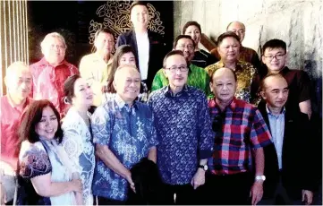  ??  ?? Masidi (third from right) together with Alvarez (third left), officials and guests during the courtesy call cum dinner.