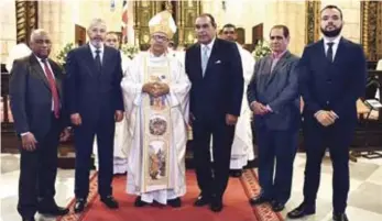  ?? JOSÉ A. MALDONADO. ?? Monseñor Ramón Benito Ángeles junto a Miguel Franjul, Fabio Cabral, Tomás Aquino Méndez, Héctor J. Cruz y Juan Eduardo Thomas.