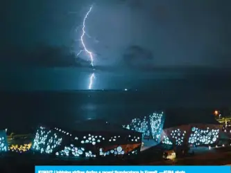  ?? —KUNA photo ?? KUWAIT: Lightning strikes during a recent thundersto­rm in Kuwait.