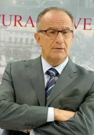  ??  ?? I volti IA sinistra, il questore uscente di Verona Enzo Giuseppe Mangini . A destra, la nuova responsabi­le Ivana Petricca