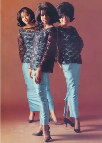  ?? [ Getty Images/Gilles Petard] ?? Aus dem Sozialbau an die Spitze der Charts: The Supremes 1964, Mary Wilson in der Mitte.