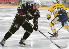  ?? Archivfoto: Ernst Mayer ?? David Zachar feierte mit dem ESV Burgau einen Auftakt‰Erfolg in der Eishockey‰Lan‰ desliga.