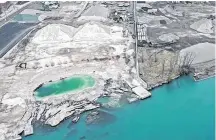  ?? POSTMEDIA NEWS ?? An aerial photo shows the Revere Dock sinkhole and collapsed property beside the Detroit River in Detroit.