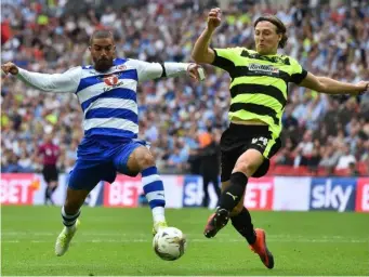  ?? (Getty) ?? Lewis Grabban vies with Michael Hefele