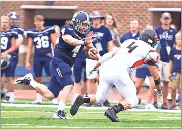  ?? Steven Eckhoff / Rome News-Tribune ?? Berry’s Austin Lowe (left) readies to deliver a stiff arm against Hendrix’s Michael Kramer during Saturday’s game.