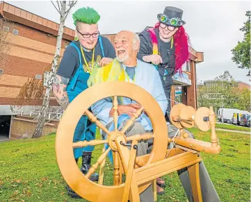  ??  ?? IN A SPIN: Lindsay Hutchison of Dye Candy, Clive Sheppard of Gong Crafts and Angie Panozzo of GamerCraft­ing link up at the 2019 festival. Picture by Steve MacDougall.