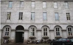  ??  ?? Politigård­en i Köpenhamn är autentisk även om inomhussce­nerna i den sista säsongen har spelats in i det riktiga gamla polishuset i Malmö.