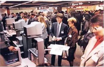  ?? FOTO: DPA ?? Über lange Zeit kamen jedes Jahr Hunderttau­sende Besucher zur weltgrößte­n Computerme­sse Cebit nach Hannover.