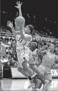  ?? AP/TONY AVELAR ?? Stanford guard Amber Orrange (left) drives to the basket against Tennessee center Isabelle Harrison on Saturday afternoon. The No. 6 Cardinal beat the No. 3 Volunteers 76-70.