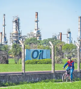  ?? MARCELO MANERA ?? La refinería San Lorenzo volverá a YPF