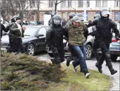  ?? VASILY MAXIMOV/AFP ?? Riot police detain people during a rally against President Alexander Lukashenko’s rule on Saturday in Minsk.
