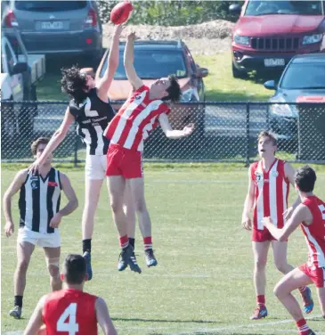  ??  ?? (194) Trafalgar’s Tyrone Stevens battles with his Yinar opponent in the ruck during the Thirds second semi final.