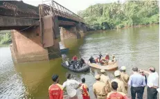  ?? — AFP ?? Rescue workers and navy divers look for survivors near the foot bridge collapse site in Curchorem, South Goa, on Friday.