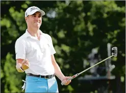  ?? NAM Y. HUH/AP PHOTO ?? Justin Thomas celebrates after he made a birdie on the 18th green during the final round at the BMW Championsh­ip on Sunday at Medinah Country Club.
