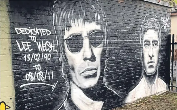  ??  ?? The graffiti mural depicting Oasis stars Liam and Noel Gallagher, at the former DPM factory in Hilltown, with the tribute to Lee Welsh alongside it.