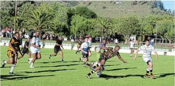  ?? Picture: UVIWE JARA ?? GOING FORWARD: The class of 2014 taking on the Barbarians in a rugby game at The Rec.