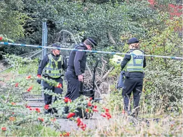  ??  ?? DISCOVERY: Officers searching the disused industrial estate. Picture by Steve Brown.