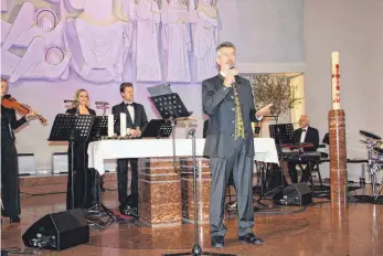  ?? FOTO: ARNO MÖHL ?? Oswald Sattler gibt ein Konzert in der Krauchenwi­eser Kirche.