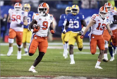  ?? MIKE MCCARN — THE ASSOCIATED PRESS FILE ?? Clemson’s Travis Etienne runs for a touchdown against Pittsburgh during the 2018ACC championsh­ip game.