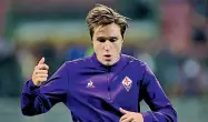  ??  ?? Federico Chiesa, attaccante della Fiorentina che domenica ha realizzato la sua prima doppietta