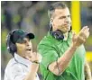  ?? NELSON/AP ANDY ?? Former Oregon offensive line coach Alex Mirabal, left, is following Mario Cristobal, right, to Miami.