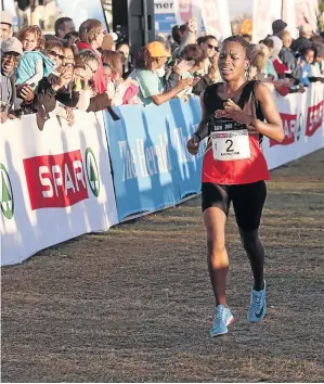  ?? /REG CALDECOTT/ GALLO IMAGES ?? Glenrose Xaba crosses the finishing line in second position at Saturday’s Spar Challenge in Port Elizabeth.