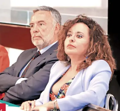  ?? /CORTESÍA ?? Al frente, Diana Bernal, acompañada del diputado Rafael Ramírez