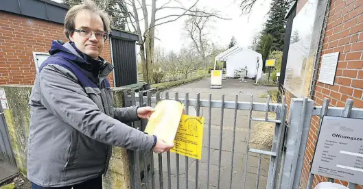  ?? BILD: Torsten von Reeken ?? Für Prof. Dr. Dirk Albach, Direktor des Botanische­n Gartens, ist die Verschärfu­ng der Regeln nicht nachvollzi­ehbar. Aktuell wird an einem neuen Hygienekon­zept gearbeitet.