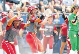  ?? SARAH PHIPPS, THE OKLAHOMAN]
[PHOTOS BY ?? Oklahoma’s Nicole Mendes, right, and Kelsey Arnold celebrate a score in the fifth inning Sunday between Oklahoma and Oregon at Hall of Fame Stadium. OU won, 4-2.