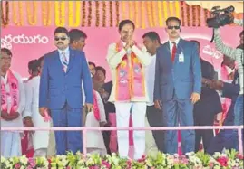  ??  ?? ■ At the public rally in Telangana on Sunday, chief minister K Chandrasek­har Rao urges people to emulate Tamil Nadu for their selfrespec­t.