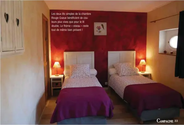  ??  ?? Les deux lits simples de la chambre Rouge-queue bénéficien­t de couleurs plus vives que pour le lit double. Le thème « oiseau » reste tout de même bien présent !