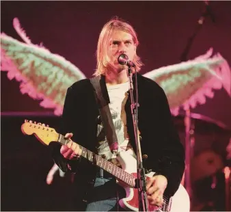  ?? ?? Tra i Beatles e il punk. Kurt Cobain durante un concerto degli anni Novanta
FILMMAGIC