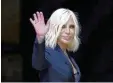  ?? Foto: Patrick Kovarik, afp ?? Donatella Versace ist Chef Designerin des Modelabels.