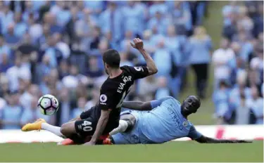  ??  ?? MANCHESTER: Manchester City’s Yaya Toure, right, challenges Hull City’s Evandro Goebel during their English Premier League match at the Etihad Stadium, Manchester, England, yesterday. — AP