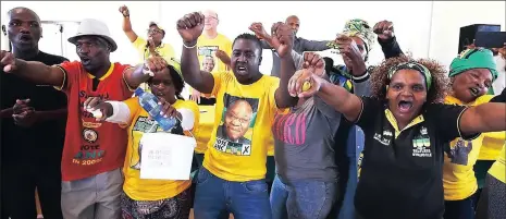  ?? Picture: PHANDO JIKELO ?? WARM WELCOME: ANC national executive committee member Derek Hanekom received a rousing welcome when he addressed the Khayelitsh­a cadres forum yesterday.