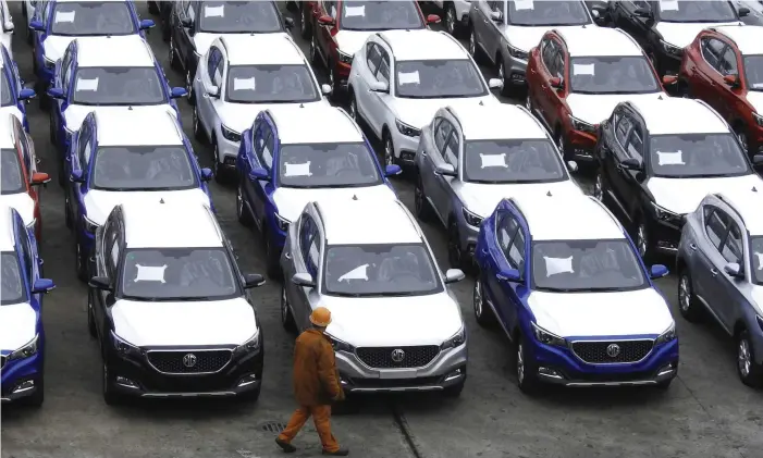  ?? FOTO: LEHTIKUVA / AFP PHOTO ?? USA var först med att tillverka bilar i stor skala. I dag är Kina största biltillver­karen och har också den största bilmarknad­en. Också i övrigt håller Kina på att passera USA i ekonomiska termer.
