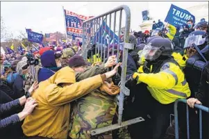  ?? Kent Nishimura Los Angeles Times ?? PROTESTERS clash with police outside the Capitol building on Jan. 6, 2021.