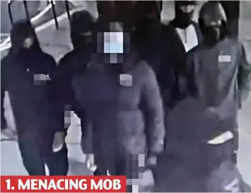  ?? ?? 1. MENACING MOB
CCTV captures moment gang gathers before raid on Chiswick’s Riccado boutique