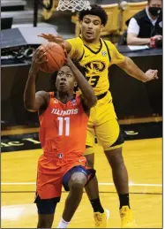  ?? (AP/L.G. Patterson) ?? Ayo Dosunmu of Illinois (11) tries to put up a shot in front of Missouri’s Mark Smith during the No. 6 Fighting Illini’s 81-78 loss to the Tigers in Columbia, Mo. Dosunmu scored 36 points.