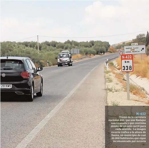  ?? SANDRA NÚÑEZ ?? N-432 Tramo de la carretera nacional 432, que une Badajoz con Granada y que continúa siendo de un solo carril para cada sentido. La imagen recorre tráfico a la altura de Baena, un municipio de casi 20.000 habitantes que sigue incomunica­do por autovía