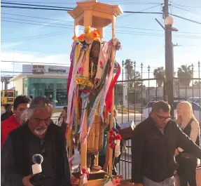  ?? ?? l Santa Kateri Tekakwitha realiza un recorrido por los pueblos indígenas de Sonora en una ‘Peregrinac­ión por la paz’.