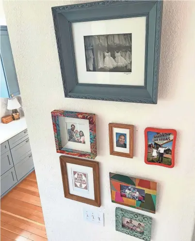  ?? KORNELIS
PROVIDED BY BETSY ?? Abundance is a design aesthetic used by author Fedell Lee, which Kitsap Sun columnist Betsy Kornelis translated into her own hallway. Filling a blank wall with family photos in bright or distinct frames adds pattern and texture.