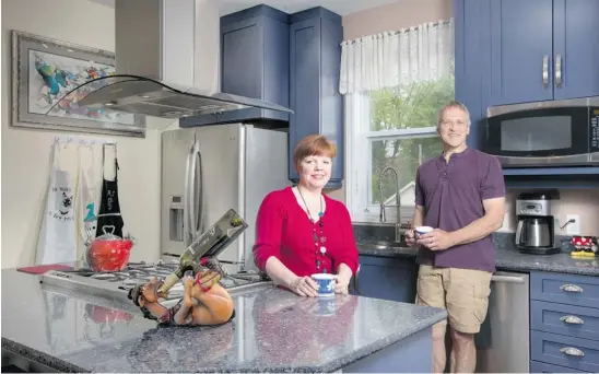  ?? CHRIS MIKULA/OTTAWA CITIZEN ?? The kitchen was a primary focus for owners Steve Sharp and Kelli Davy-Sharp, both of whom love to cook.