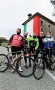  ??  ?? Appassiona­ti
Un gruppo di cicloamato­ri a
Ca’ del Poggio, in attesa del passaggio dei campioni del
Giro d’Italia